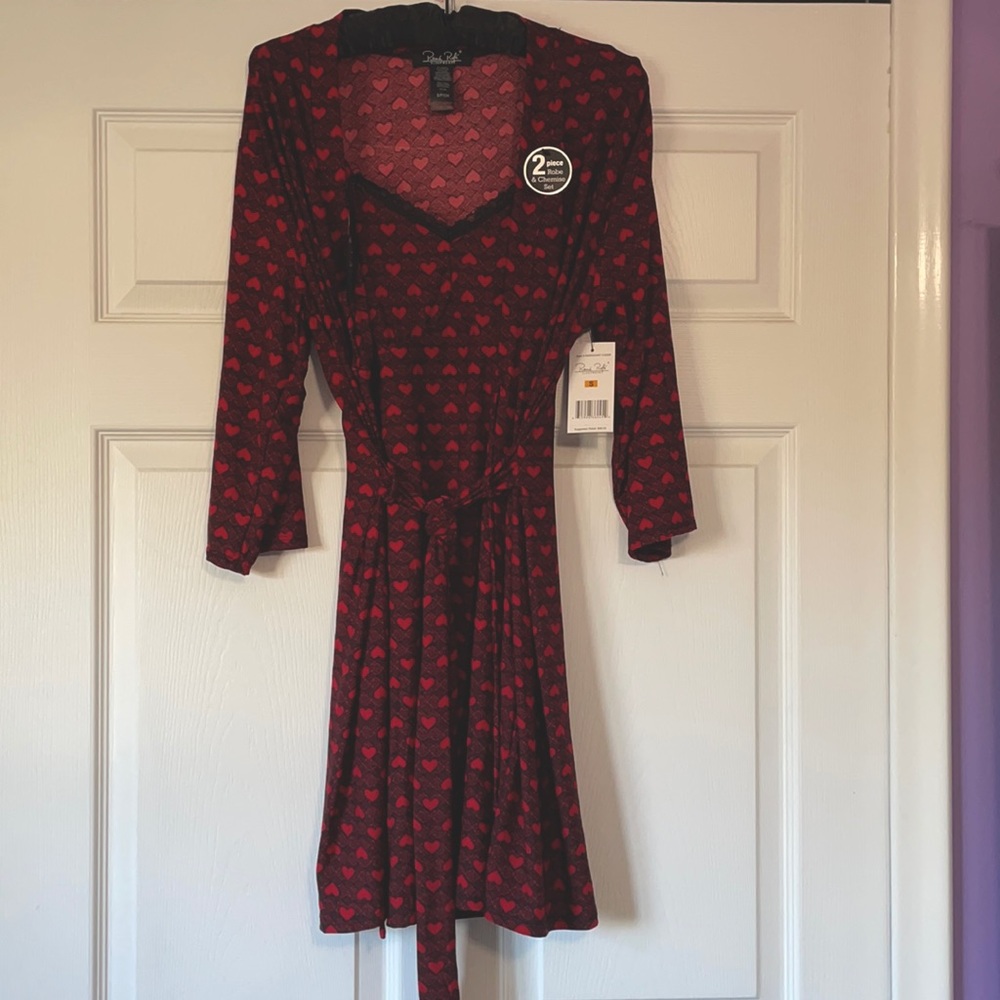 NWT Robe and chemise set